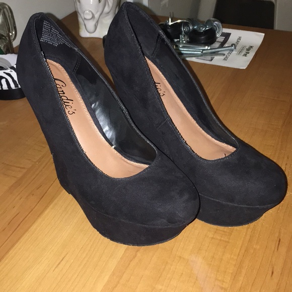 Classic Black wedge heals - Picture 1 of 2